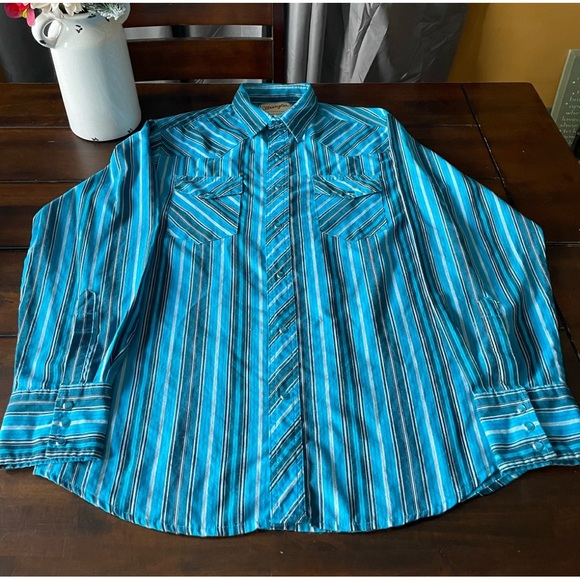 Wrangler Men’s Large Blue Striped Button Down Long Sleeved Shirt - Picture 1 of 3